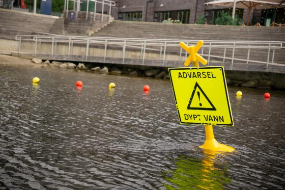 B&oslash;ye i S&oslash;renga som advarer mot dybde.