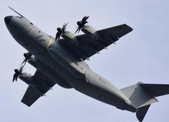 Britisk milit&aelig;rfly i himmelen 