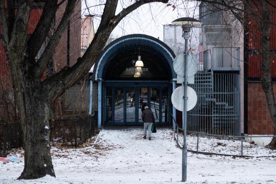 Inngangen til Bua Sagene p&aring; Sandaker Senter