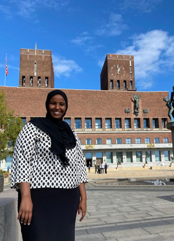 SVs Marian Hussein foran R&aring;dhuset i Oslo.