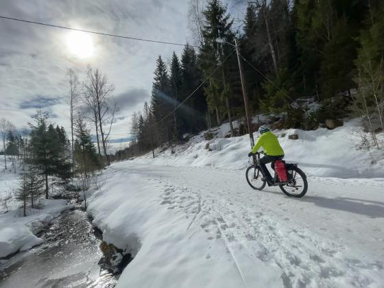 Syklist p&aring; sn&oslash;en