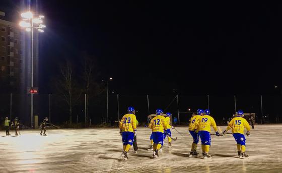 Ullev&aring;l jubler etter &aring; ha scort kampens f&oslash;rste m&aring;l. Foto: Andrea Viland Ask