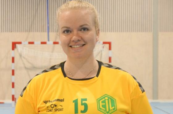 Vilde Isaksen p&aring; h&aring;ndballbanen. 