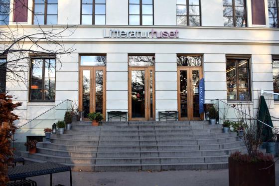 Bilde av litteraturhuset, tatt n&aelig;rme