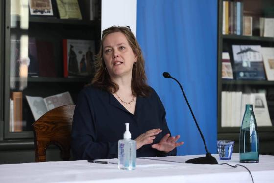 Bilde av den islandske helseministeren, Svand&iacute;s Svavarsd&oacute;ttir.