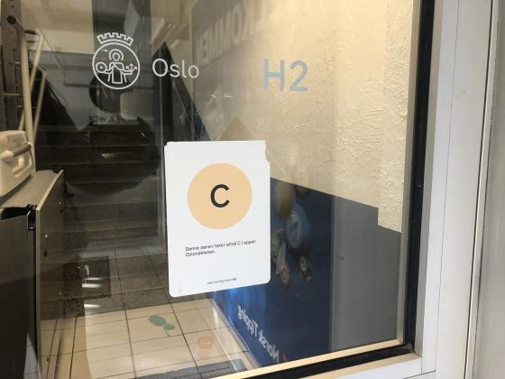 En d&oslash;r der det st&aring;r "Oslo kommune"