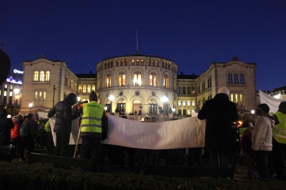 Parole sett bakfra p&aring; Eidsvoll plass