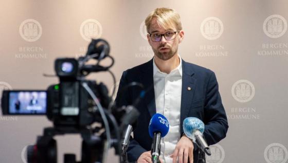 Bergens byr&aring;dsleder Roger Valhammer fotografert under en pressekonferanse i fjor. 
