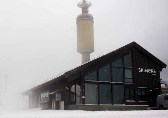 Skimore Oslo er dekket av sn&oslash; etter over en m&aring;ned med sn&oslash;produksjon. 