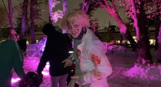 Bildet viser en skummel, blodig professor p&aring; Linderud g&aring;rd. 