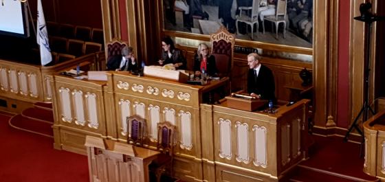 Statsminister Jonas Gahr St&oslash;re holder tale p&aring; Stortinget til NATO-forsamlingen