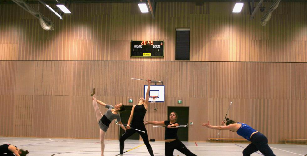 Drill ut&oslash;vere i treningshall