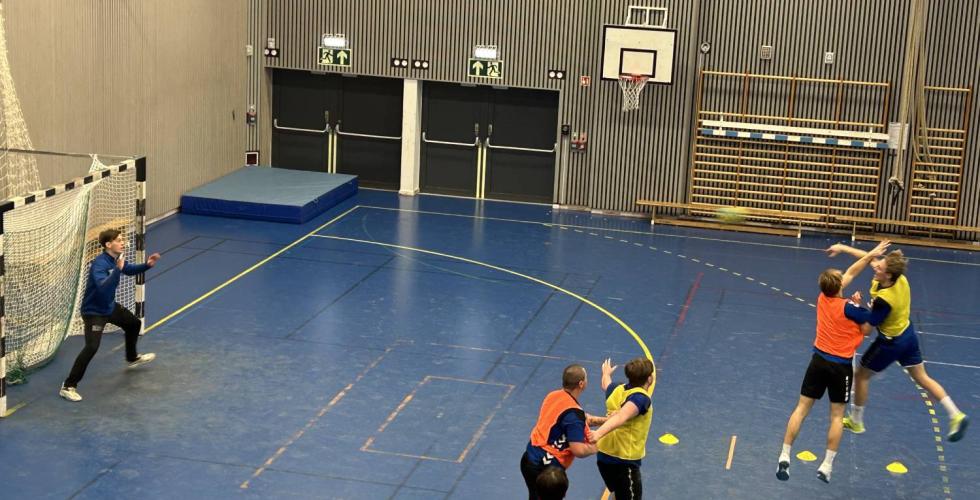 Kjels&aring;s spiller 3 mot 3 p&aring; trening
