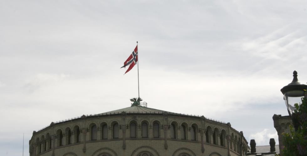 norsk flagg p&aring; stortinget