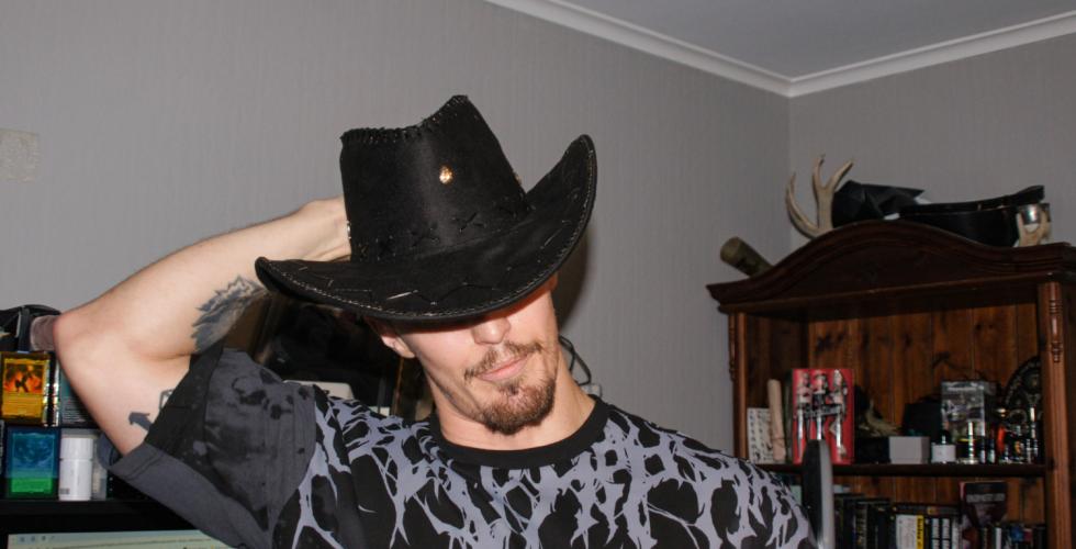 Atlas har p&aring; seg en cowboyhatt