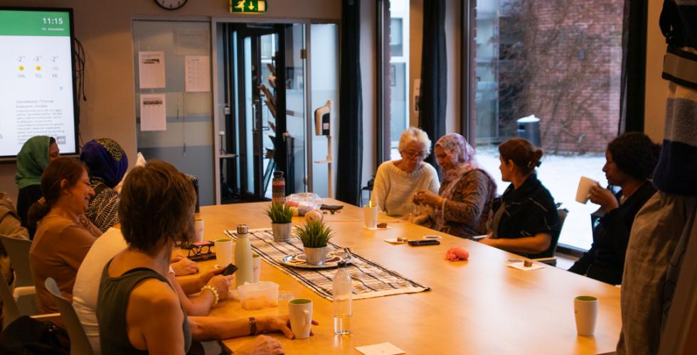 Her samles gjengen til h&aring;ndarbeid og sosialt