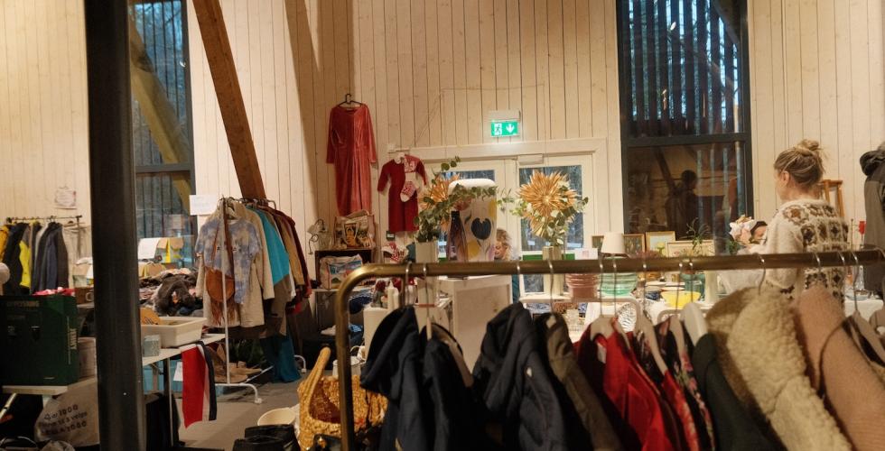 Et bruktmarked p&aring; B&aring;nkall G&aring;rd