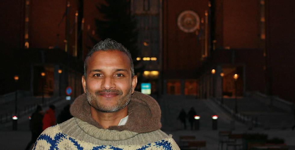 Sahayathasan Kaithampillai foran Oslo r&aring;dhus.