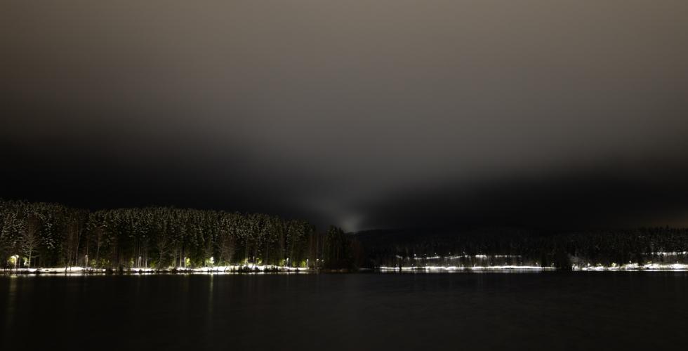 Sognsvann. Lysl&oslash;ypene f&aring;r mindre lys p&aring; kvelden og morgenen