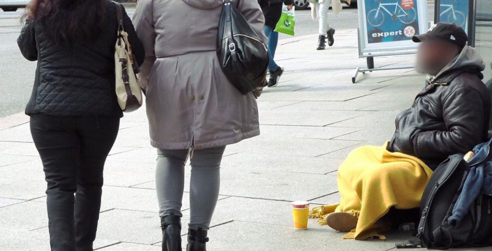 folk tigger p&aring; gata