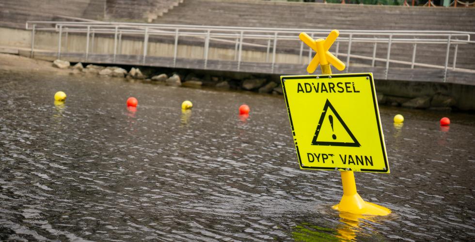 B&oslash;ye i S&oslash;renga som advarer mot dybde.