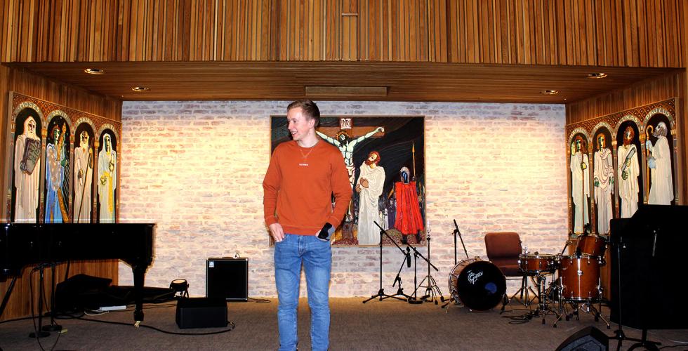 Gutt p&aring; scenen i &Oslash;stre Frikirke.