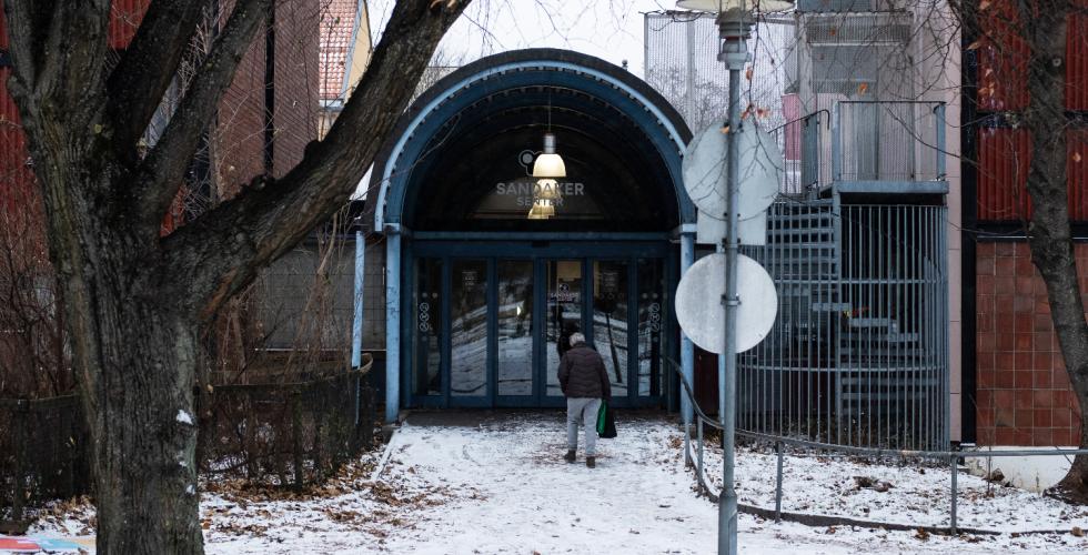Inngangen til Bua Sagene p&aring; Sandaker Senter