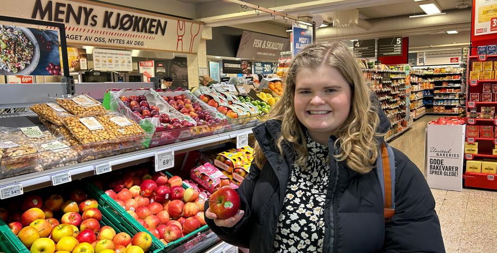 Dordi Lerum p&aring; butikken.