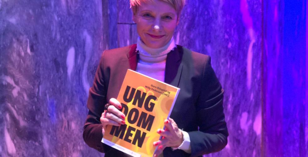 guro &oslash;deg&aring;rd med sin nye bok