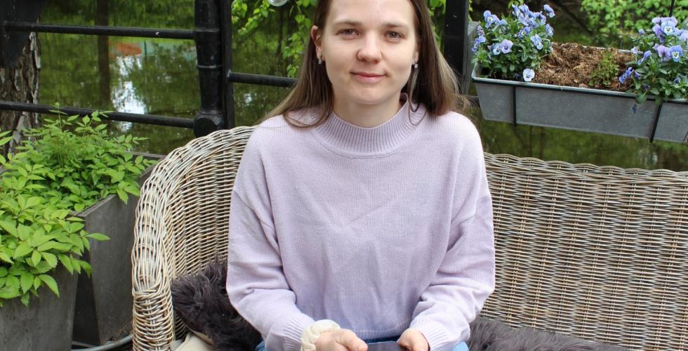 Portrett av Petra Koudelkov&aacute;, en smilende tsjekkisk dame