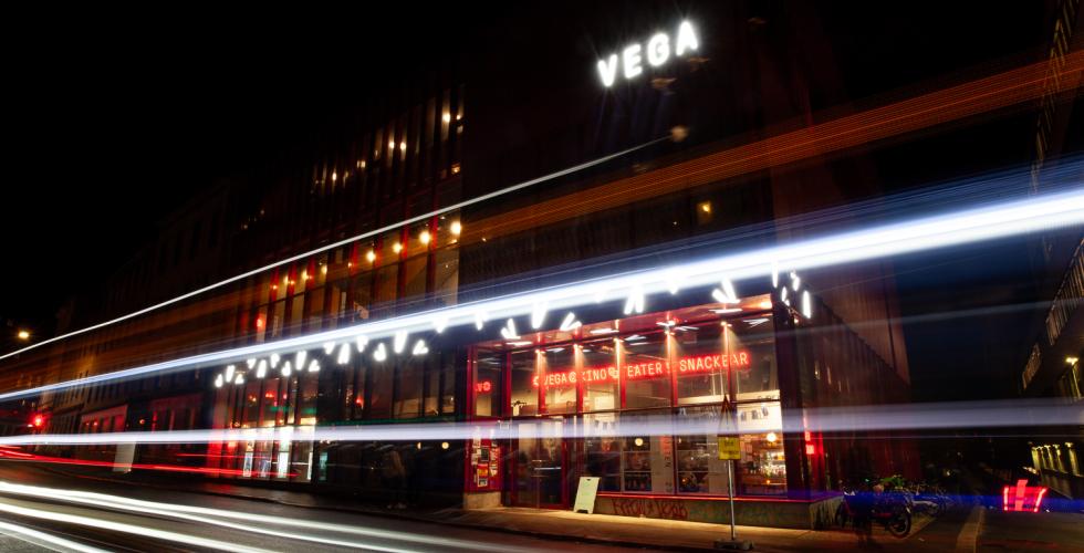 Vega Scene fotografert p&aring; kvelden.