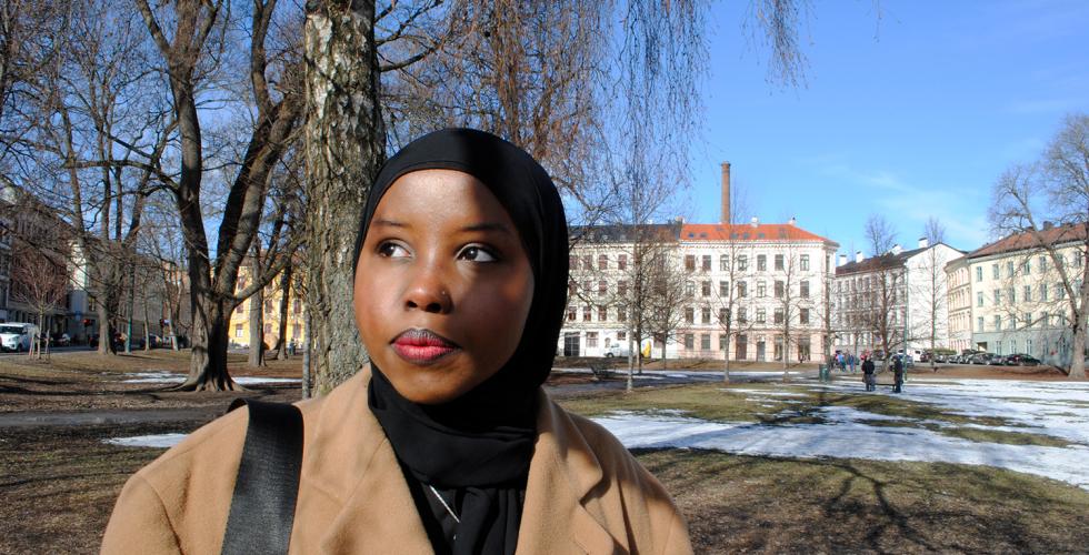 N&aelig;rbilde av Iqra-Bisharo Ahmed i Sofienbergparken