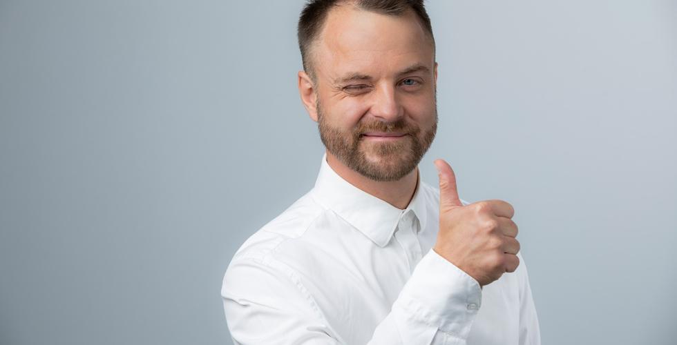 Markus Gaup&aring;s Johansen (22) er komiker og har skrevet boken "Hva er HUMOR?"