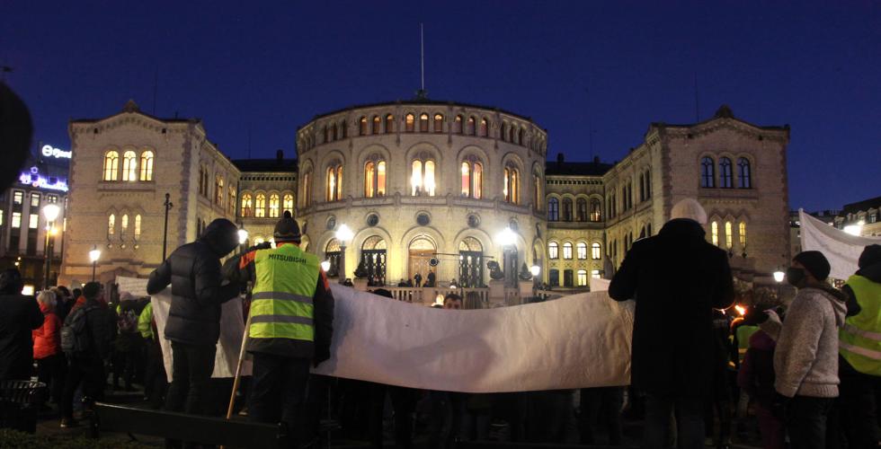 Parole sett bakfra p&aring; Eidsvoll plass