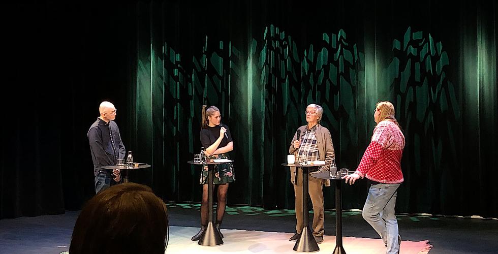 Sturla Haugsgjerd, Helge Waal, Ole R&oslash;geberg og Anne Rokkan debatterer om rusreformen p&aring; Deichman Bj&oslash;rvika. 