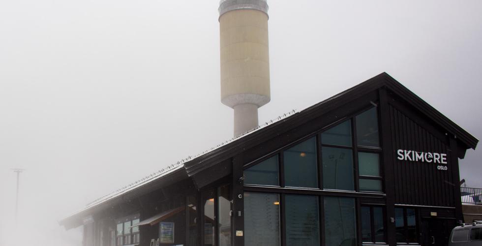 Skimore Oslo er dekket av sn&oslash; etter over en m&aring;ned med sn&oslash;produksjon. 